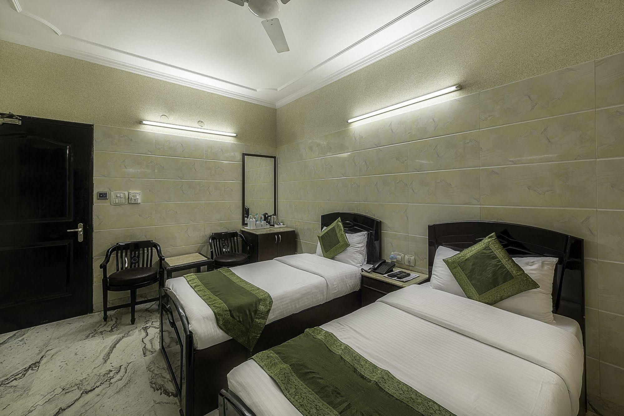 Treebo Trend Singh Sons Karol Bagh Hotell New Delhi Exteriör bild