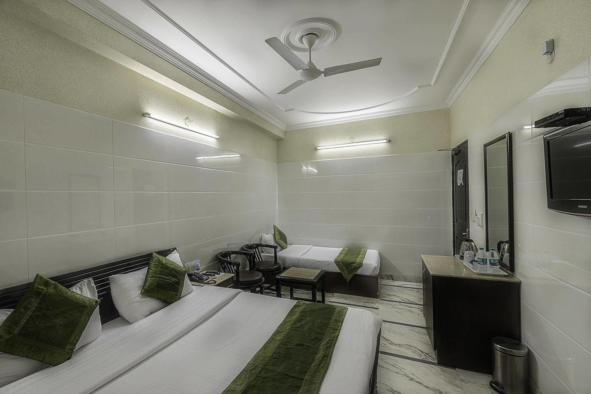 Treebo Trend Singh Sons Karol Bagh Hotell New Delhi Exteriör bild