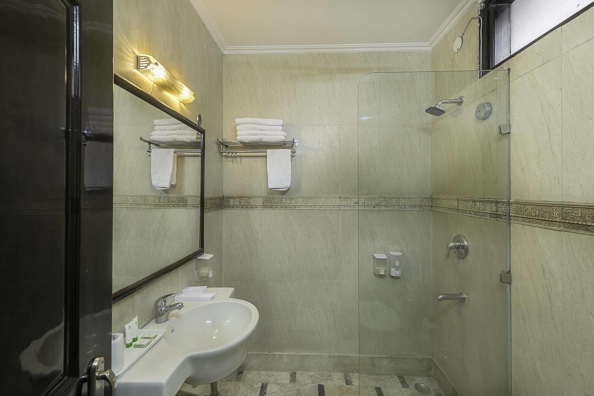 Treebo Trend Singh Sons Karol Bagh Hotell New Delhi Exteriör bild