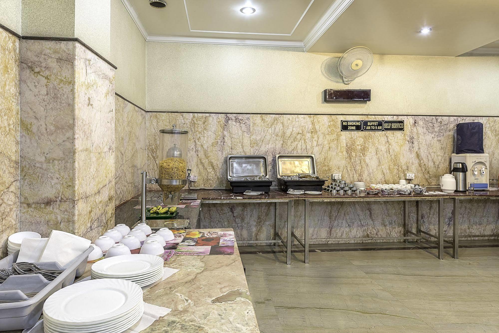 Treebo Trend Singh Sons Karol Bagh Hotell New Delhi Exteriör bild