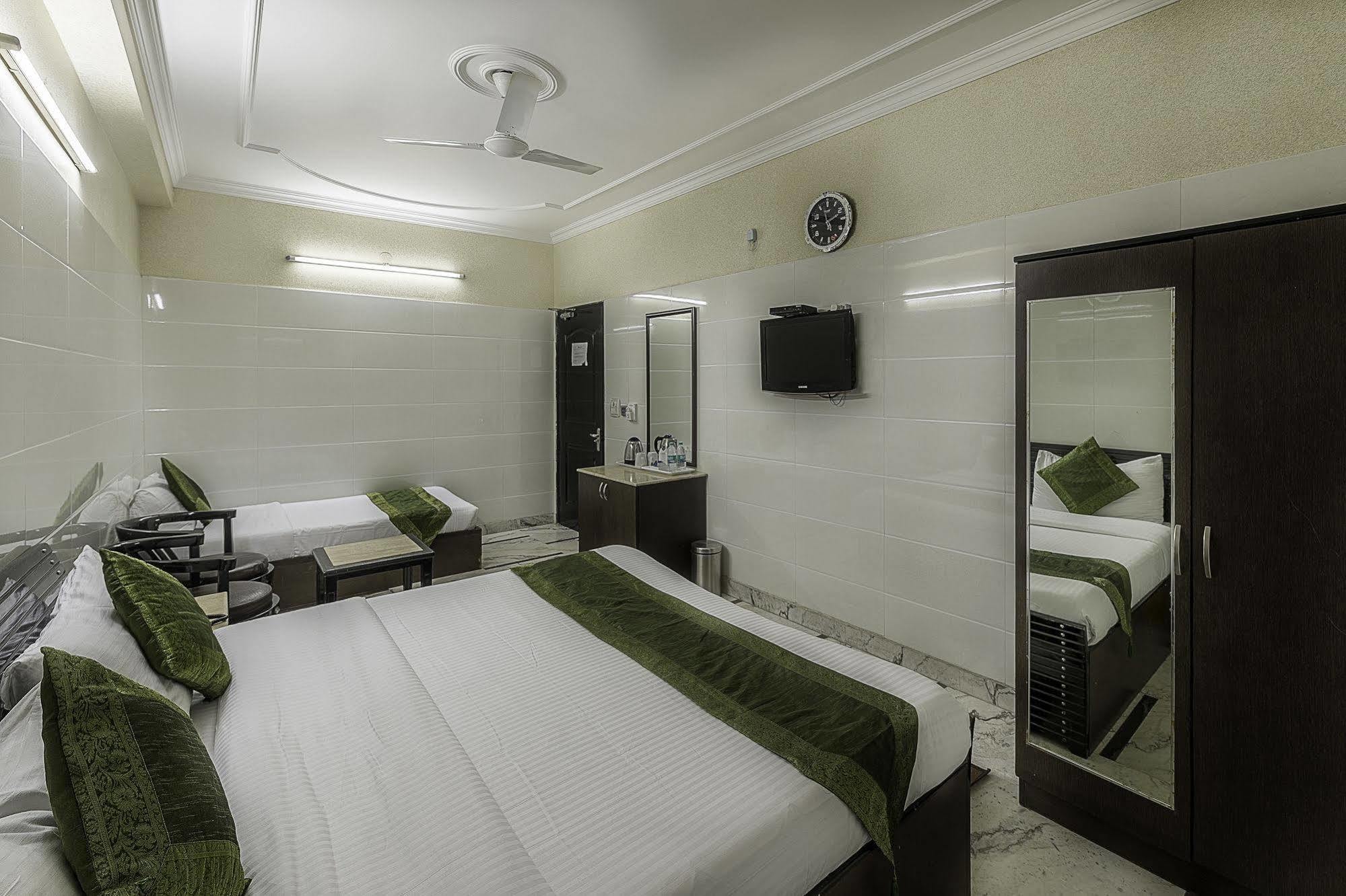 Treebo Trend Singh Sons Karol Bagh Hotell New Delhi Exteriör bild