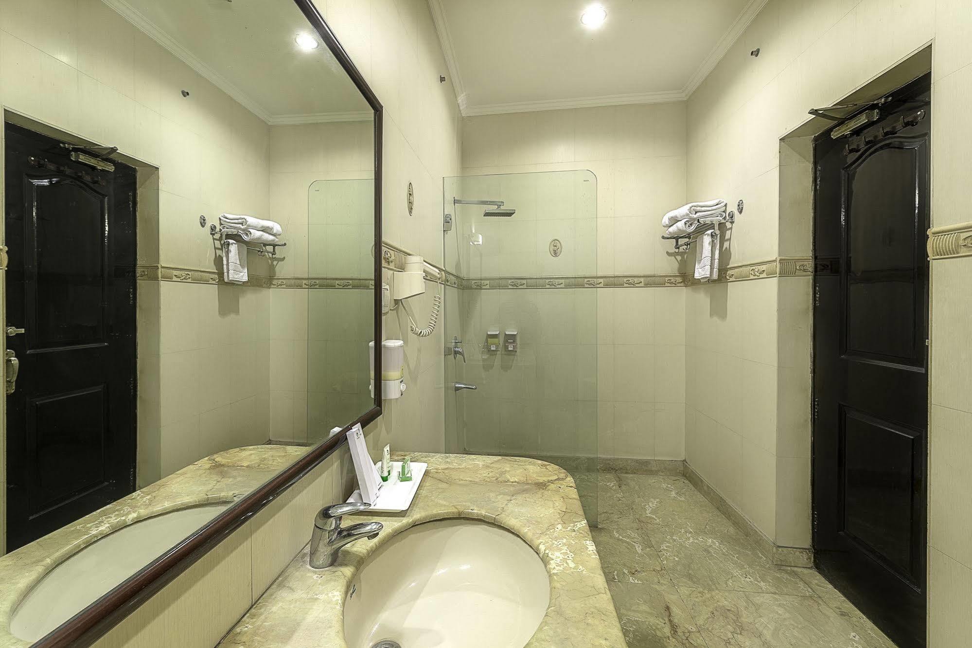 Treebo Trend Singh Sons Karol Bagh Hotell New Delhi Exteriör bild